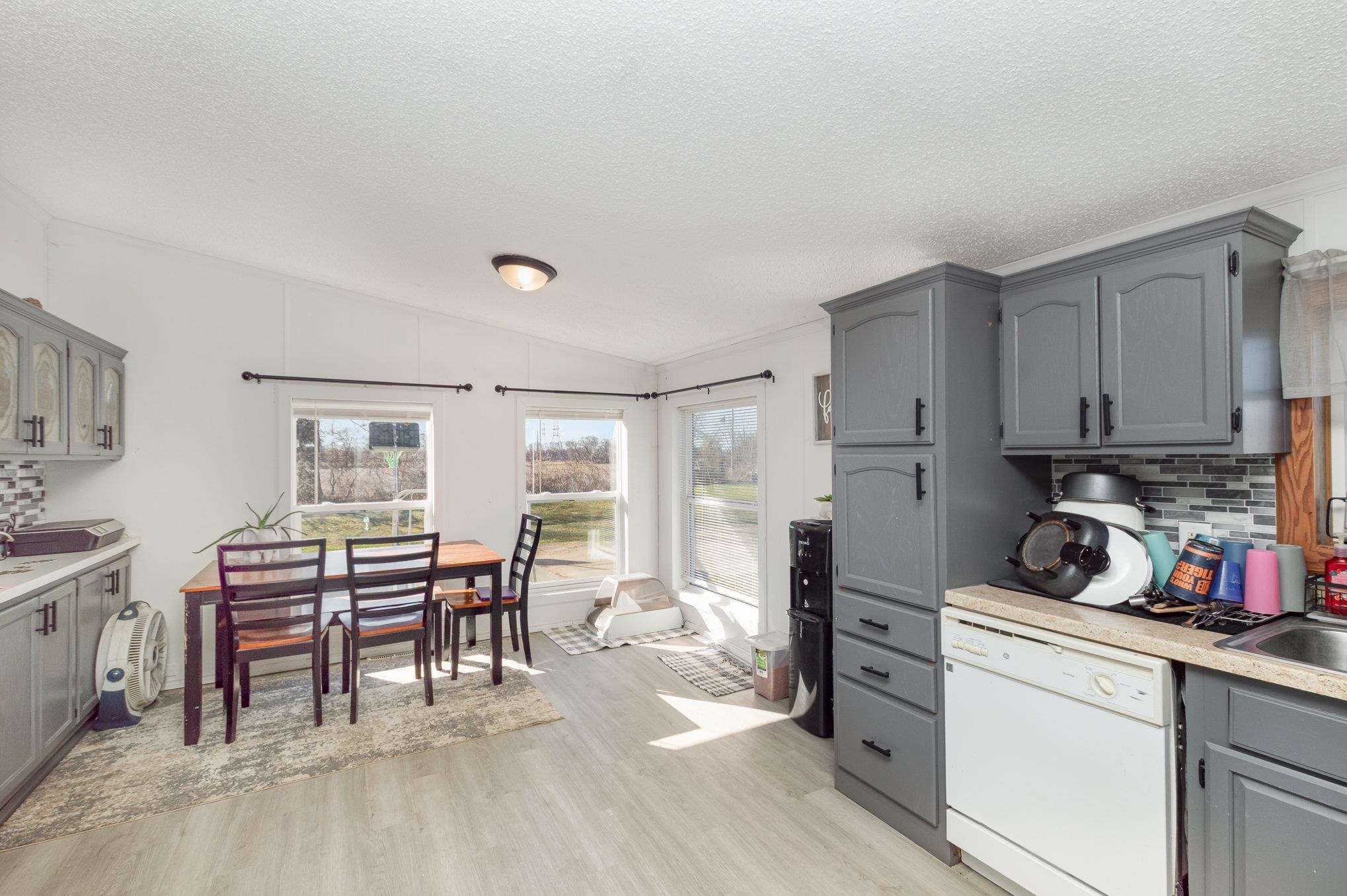 4752 East River Road Freeland, MI 48623 - Photo 5 of 15