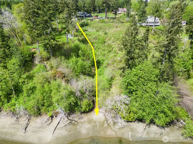 a view of a tennis court