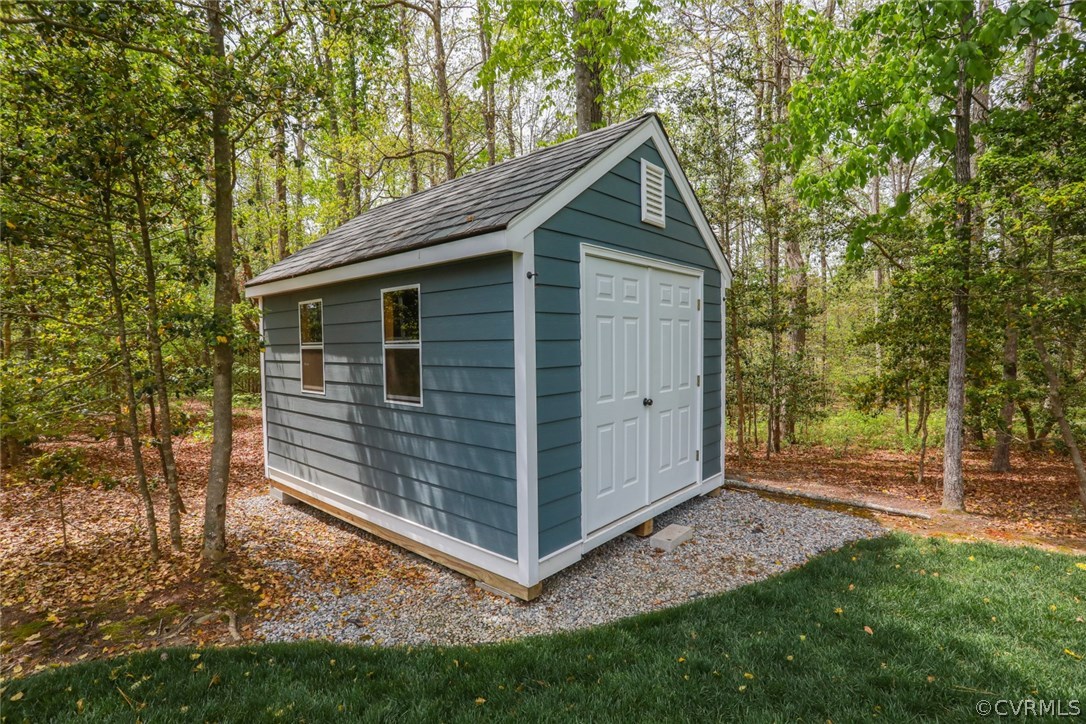 11512 Barrows Ridge Lane Chesterfield, VA 23838 - Photo 40 of 45 a view of backyard with tree