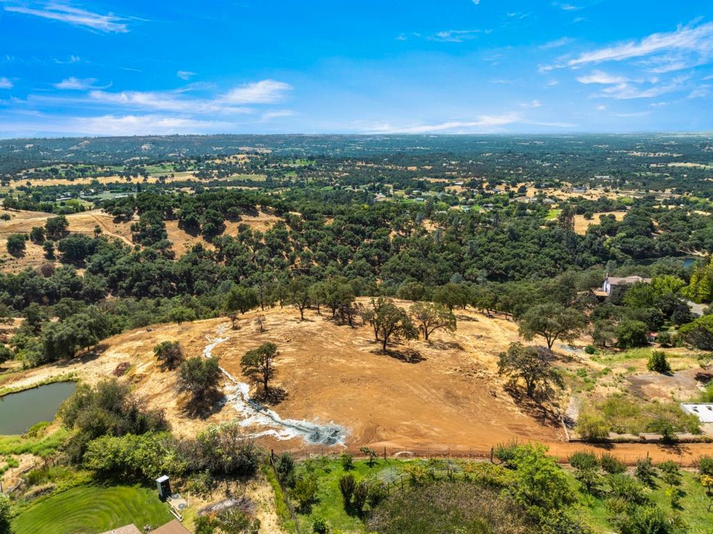 2923 China Well Road Auburn, CA 95603 - Photo 3 of 8 a view of a sky from a city