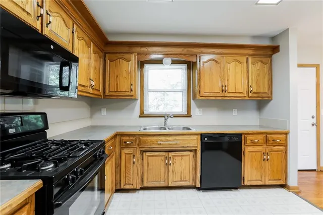 $1,950 | 2301 Northwest 87 Street, Kansas City, MO 64154