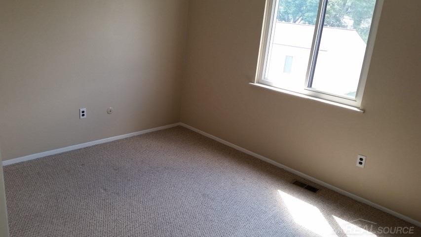 2933 Roundtree Drive Troy, MI 48083 - Photo 16 of 31 31268783-15.JPG