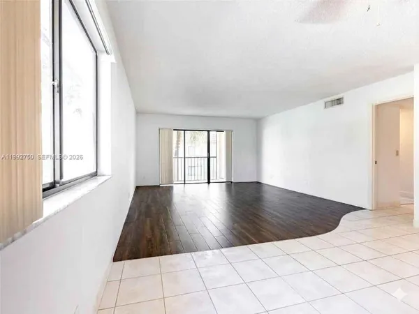 $2,400 | 357 Lakeview Drive, Unit 201, Weston, FL 33326