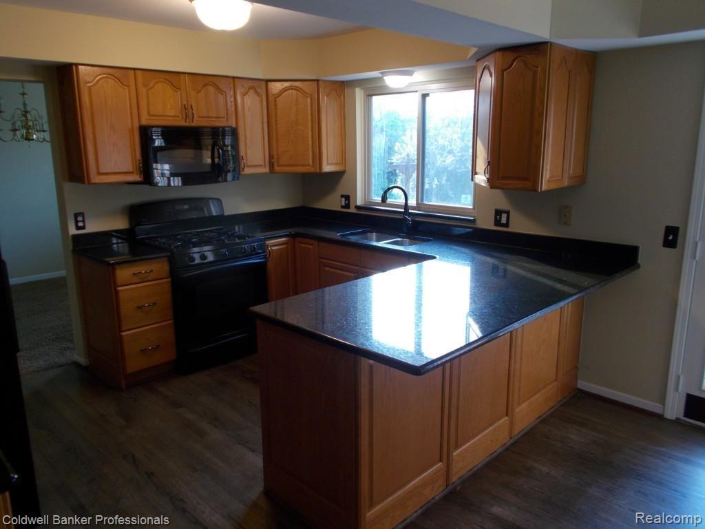 351 Torrent Court Rochester Hills, MI 48307 - Photo 5 of 21