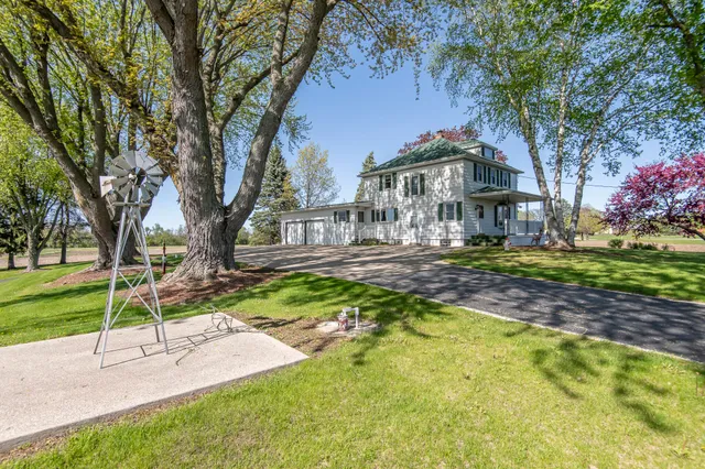 $1,800,000 | W1048 Concord Center Drive, Concord, WI 53178