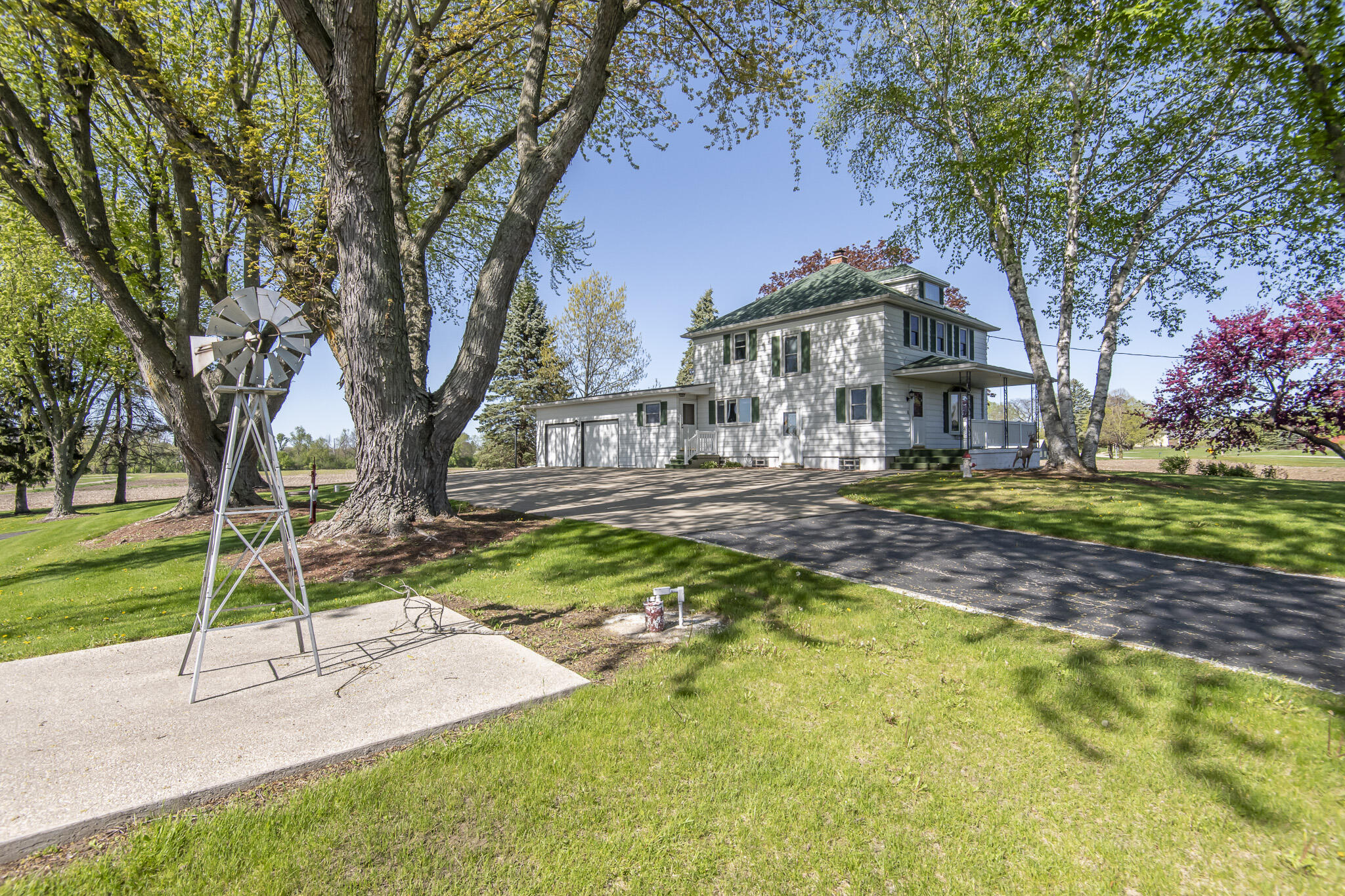 W1048 Concord Center Drive Concord, WI 53178 - Photo 1 of 31 1