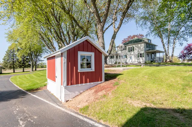 $1,800,000 | W1048 Concord Center Drive, Concord, WI 53178