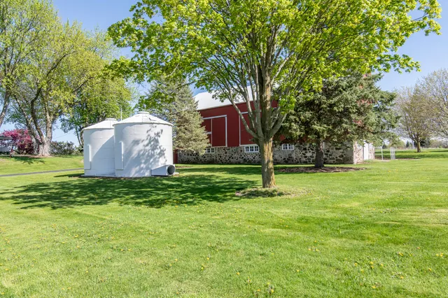 $1,800,000 | W1048 Concord Center Drive, Concord, WI 53178