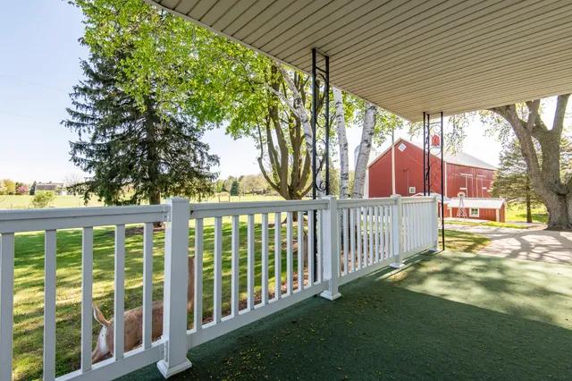 $1,800,000 | W1048 Concord Center Drive, Concord, WI 53178