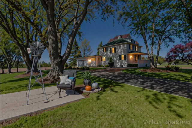 $1,800,000 | W1048 Concord Center Drive, Concord, WI 53178