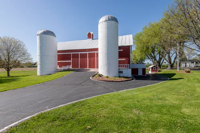 $1,800,000 | W1048 Concord Center Drive, Concord, WI 53178