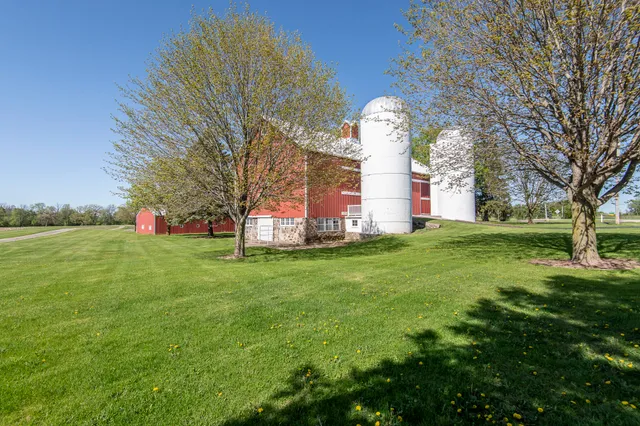 $1,800,000 | W1048 Concord Center Drive, Concord, WI 53178