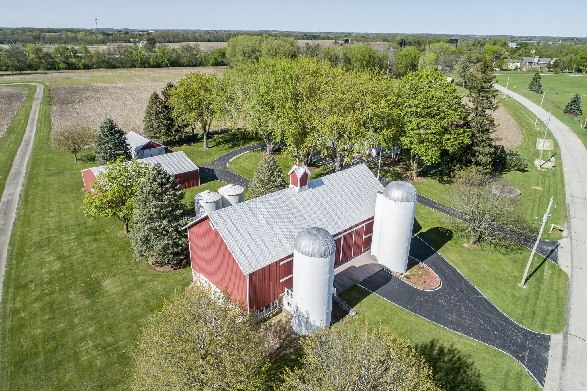 W1048 Concord Center Drive Concord, WI 53178 - Photo 6 of 31 4