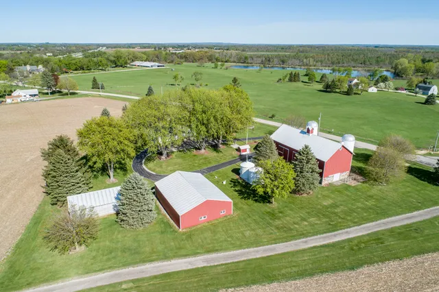 $1,800,000 | W1048 Concord Center Drive, Concord, WI 53178