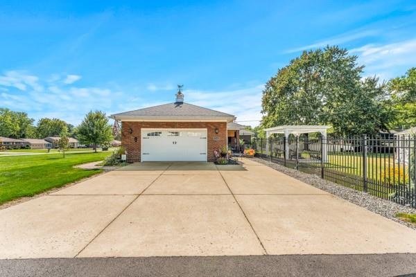 128 Meadowbrook Road Hermitage, PA 16148 - Photo 2 of 32 Gallery Image 2