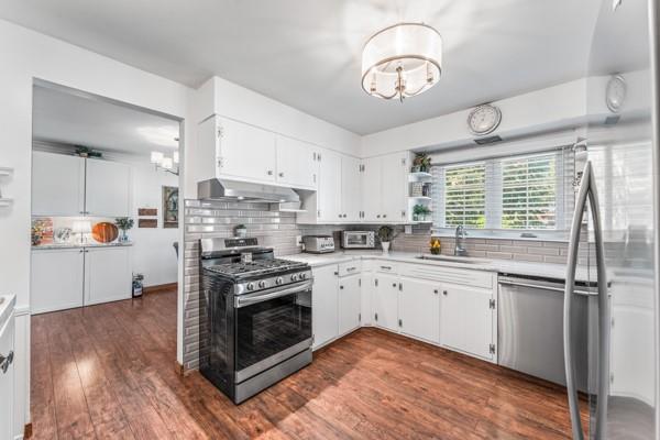 128 Meadowbrook Road Hermitage, PA 16148 - Photo 10 of 32 Gorgeous flooring highlights this 12x12 kitchen!