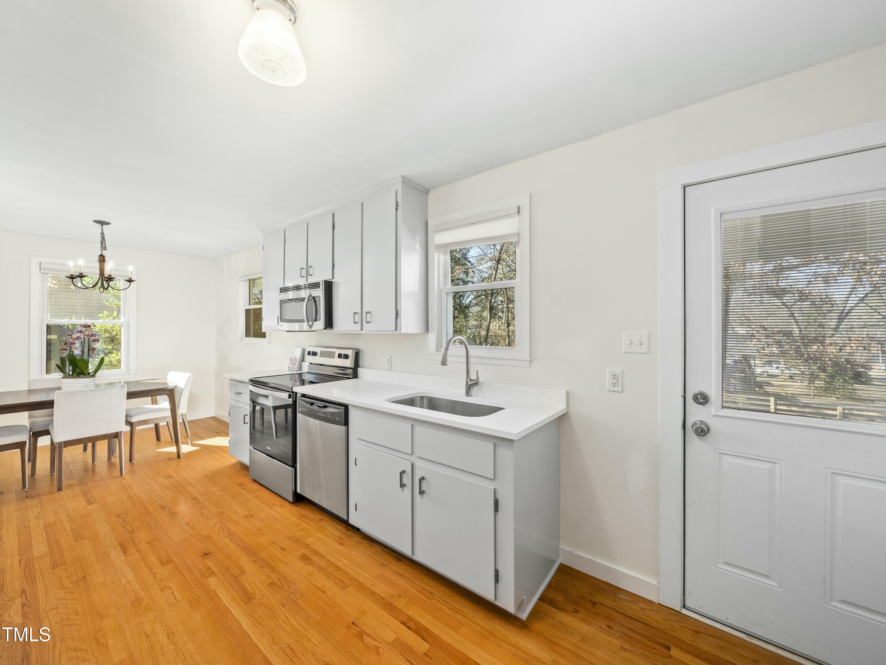 2011 Watkins Street Raleigh, NC 27604 - Photo 9 of 36 tempImageEoHhni