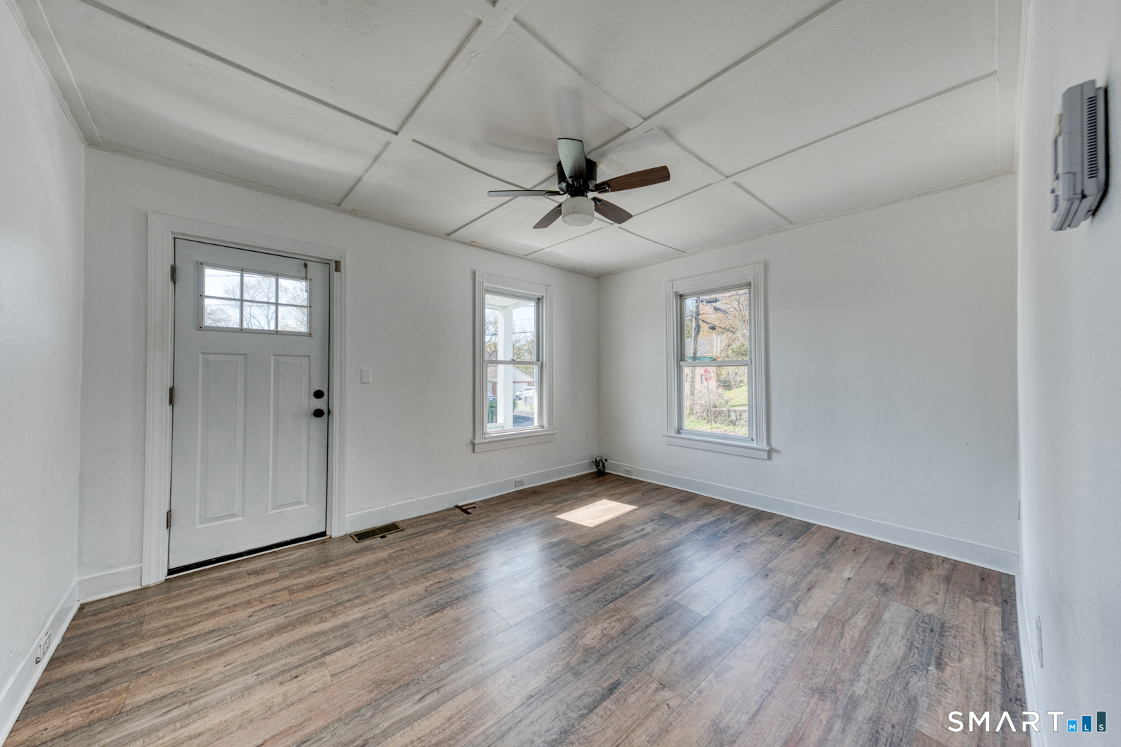 84 Jackson Street Torrington, CT 06790 - Photo 4 of 40 Living room