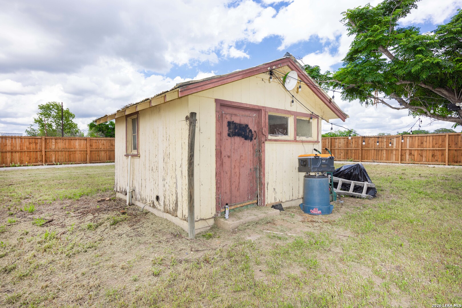 523 B Rossville Road Devine, TX 78016 - Photo 3 of 27