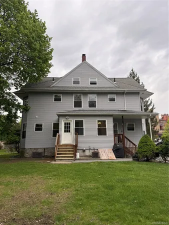 $3,200 | 11 Grand Street, Unit B, Warwick, NY 10990