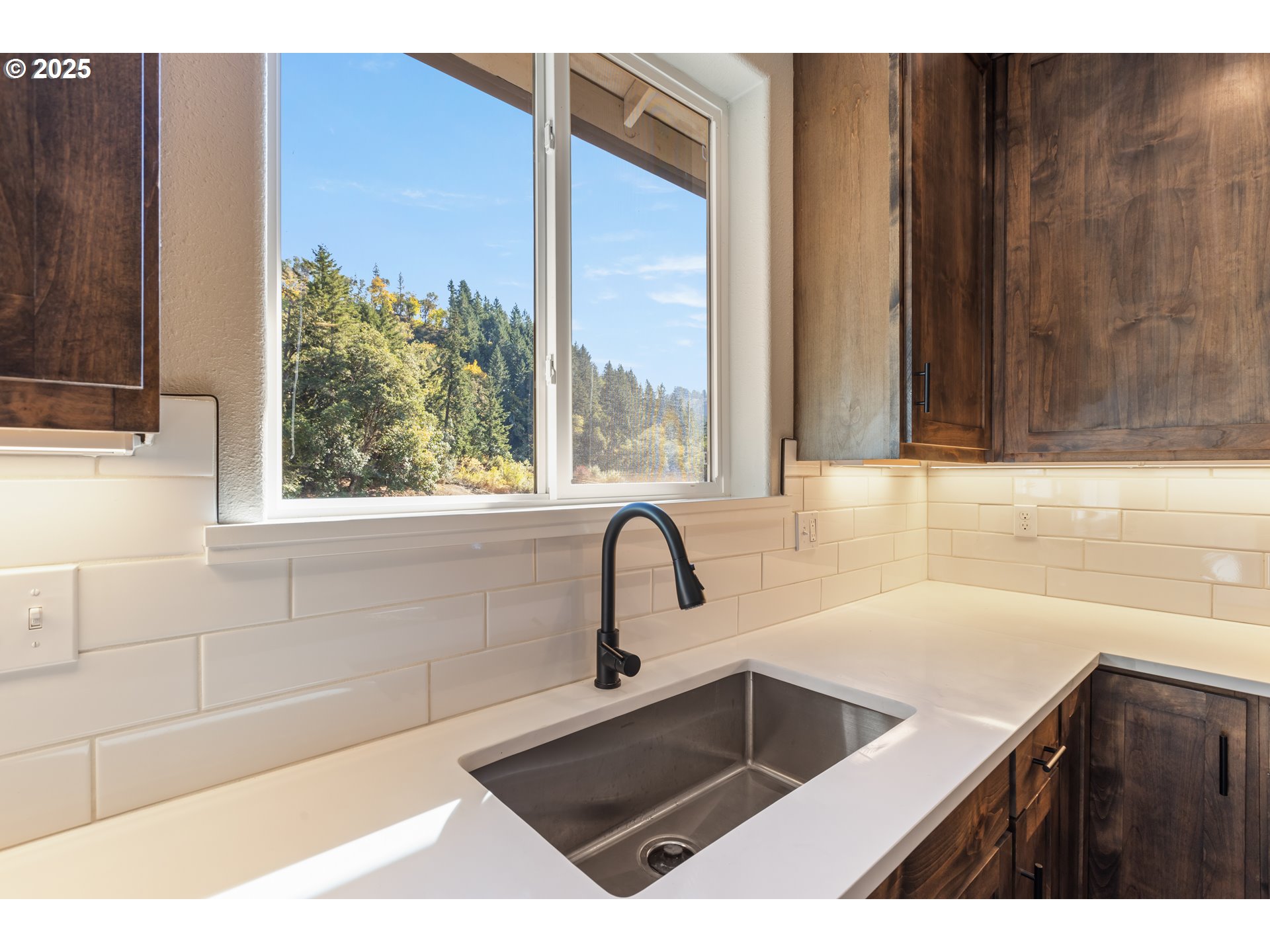 662 Brooks Loop Sutherlin, OR 97479 - Photo 12 of 47