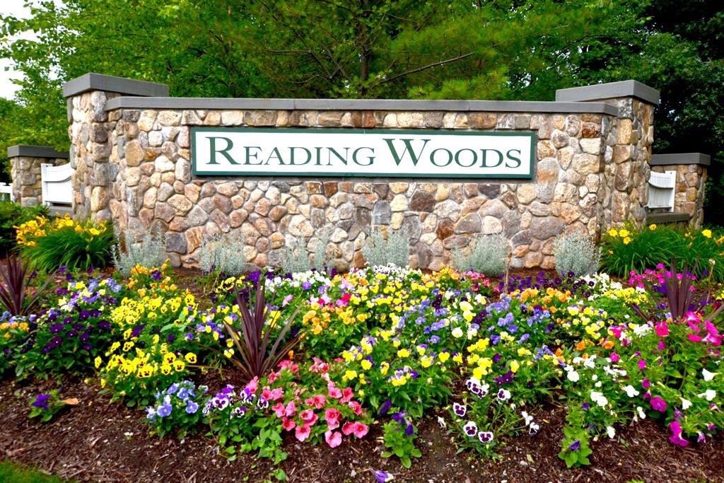 a street sign that is in front of flowers