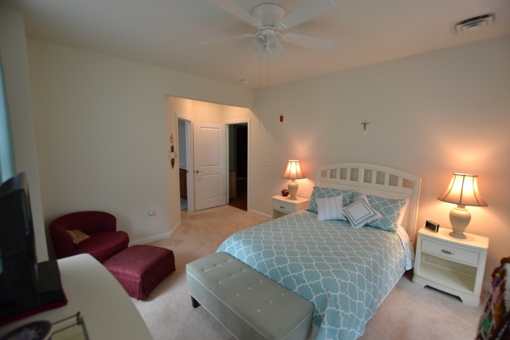 7 Augustus Court, Unit 1013 Reading, MA 01867 - Photo 19 of 34 a bedroom with a bed and a lamp with the dresser