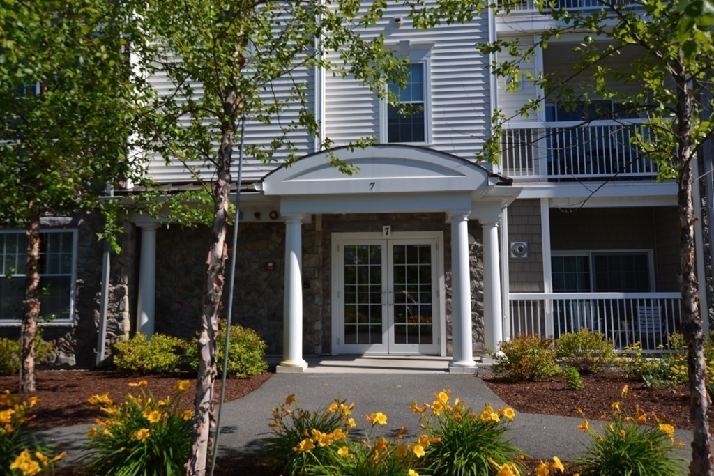 7 Augustus Court, Unit 1013 Reading, MA 01867 - Photo 3 of 34 a front view of a house with a garden