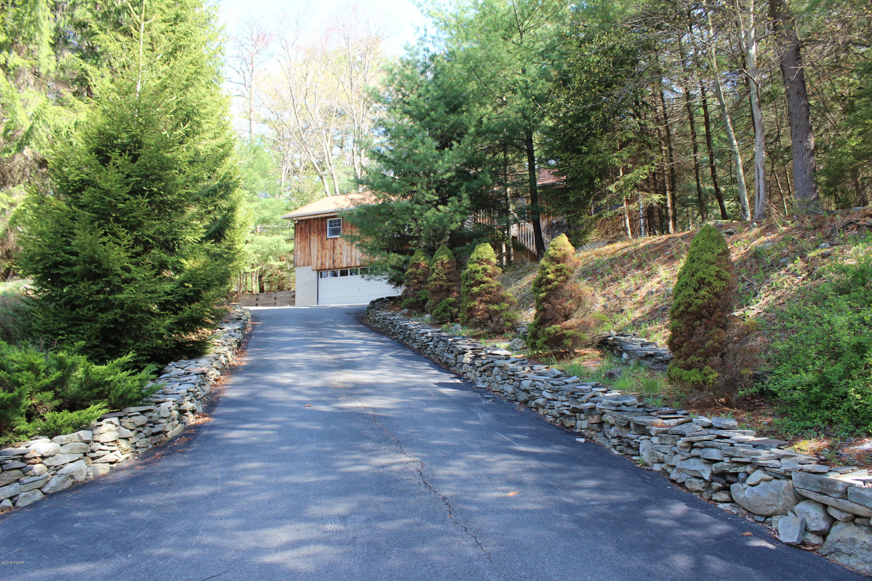 742 Raymondskill Road Milford, PA 18337 - Photo 10 of 26