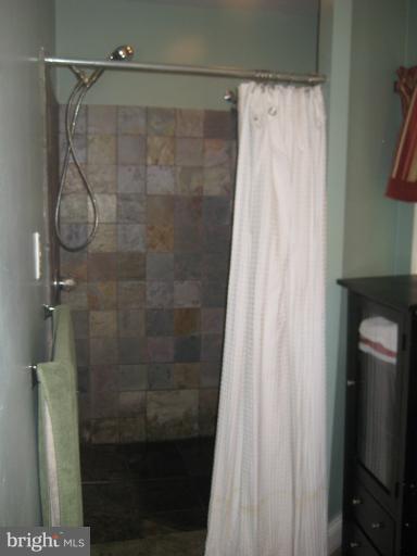7924 Roldrew Avenue Towson, MD 21204 - Photo 9 of 18 Bath
