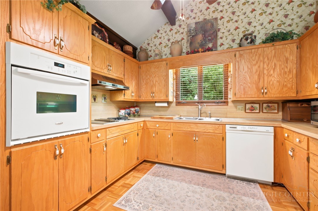 2472 Flat Top Road Blowing Rock, NC 28605 - Photo 18 of 47 Gallery Image 18
