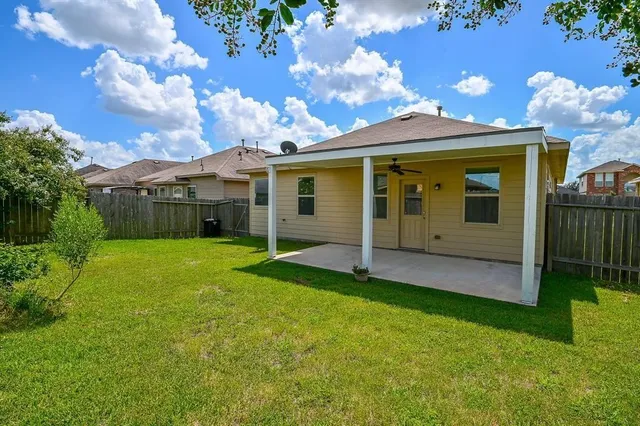 a view of a house with backyard and porch