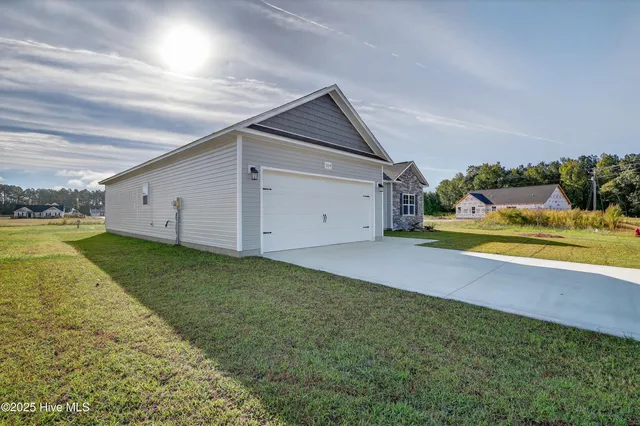 $328,900 | 304 Cotton Hl Place, Unit LOT 110, Hubert, NC 28539