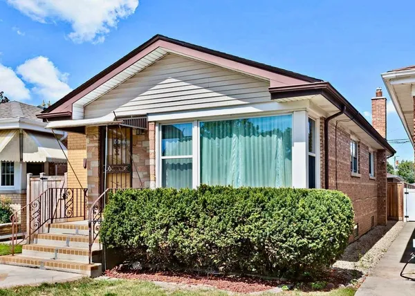 $2,850 | 6822 West Higgins Avenue, Chicago, IL 60656