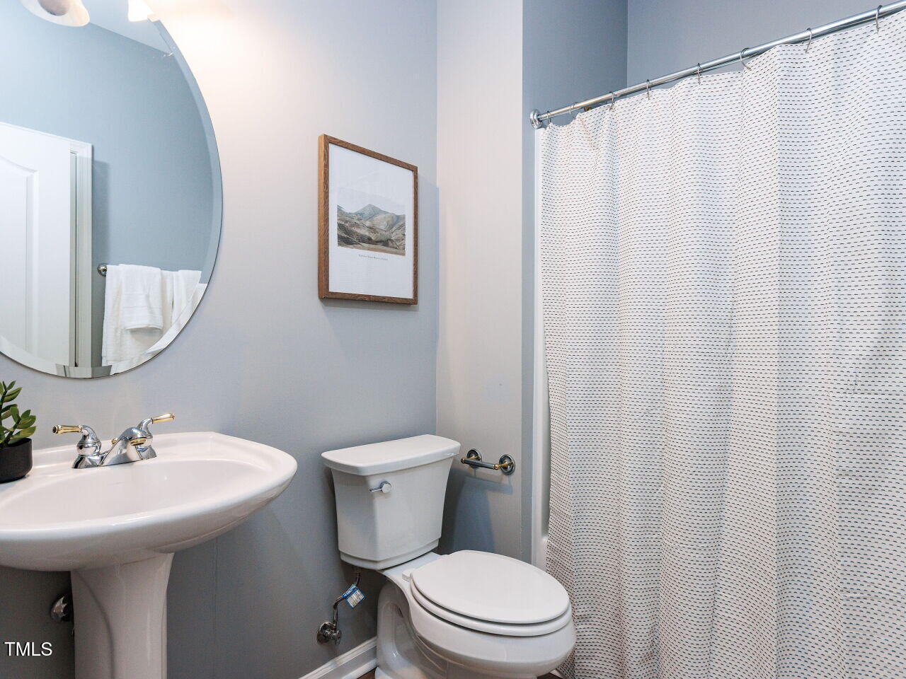 7609 Derek Drive Raleigh, NC 27613 - Photo 16 of 44 Main floor full bath