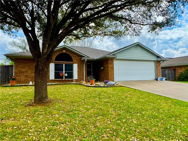 $249,900 | 203 Oakwood Drive, Mexia, TX 76667