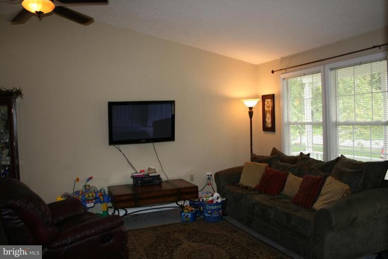 504 North Forrest Street Ranson, WV 25438 - Photo 4 of 8 Family Room