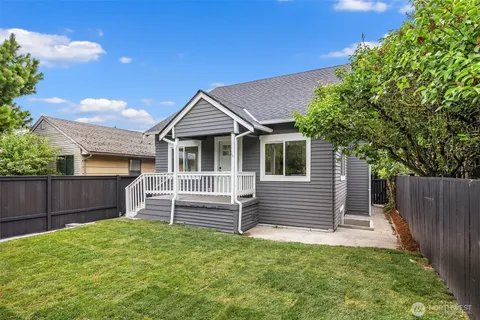 $850,000 | 5040 35th Avenue Southwest, Seattle, WA 98126