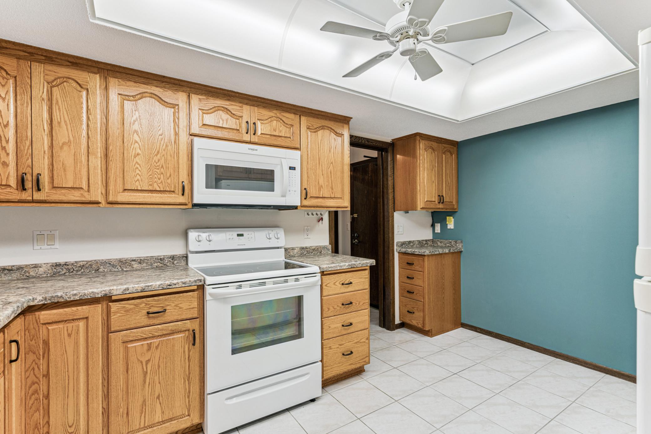 8441 Irwin Road, Unit 110 Bloomington, MN 55437 - Photo 7 of 32