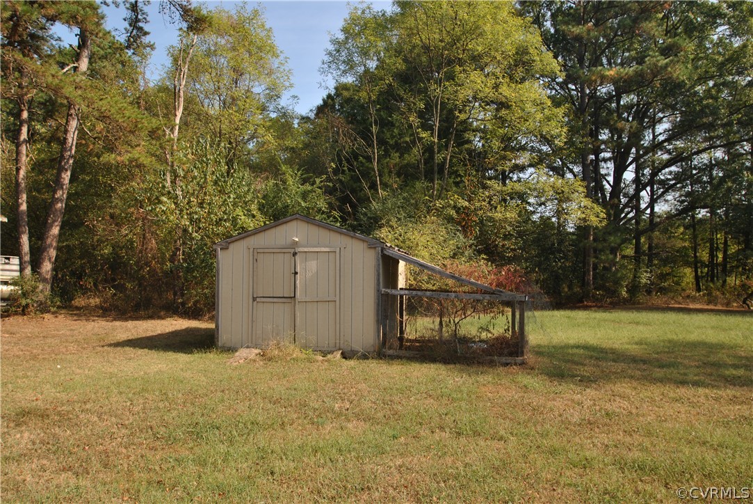 8167 Varina Road Henrico, VA 23231 - Photo 9 of 9 a backyard of house