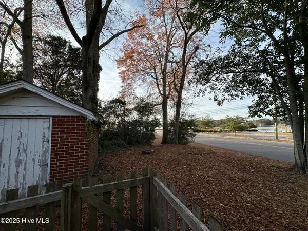 $1,600 | 101 South Main Street, Bath, NC 27808