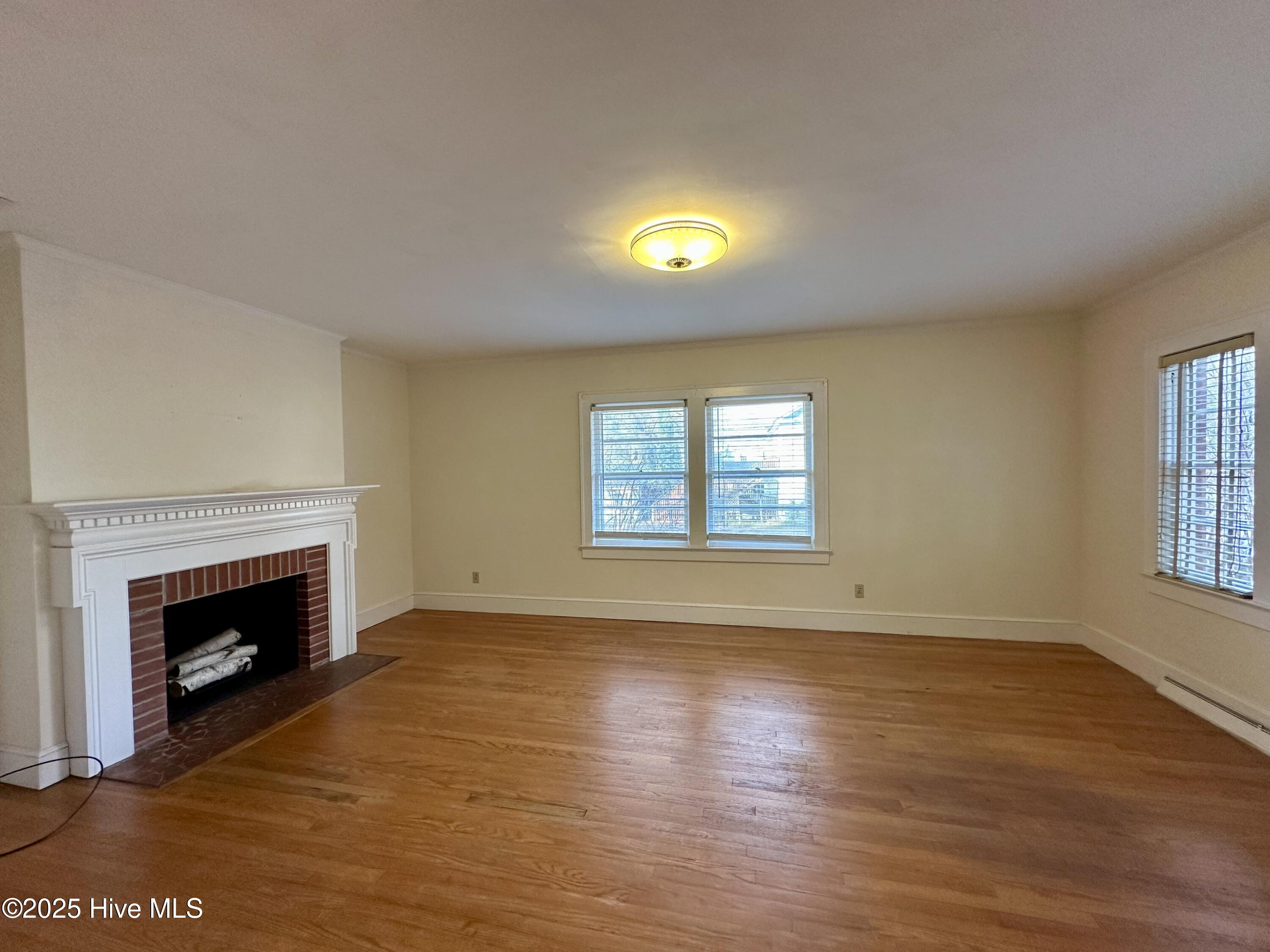 101 South Main Street Bath, NC 27808 - Photo 6 of 26 Living2