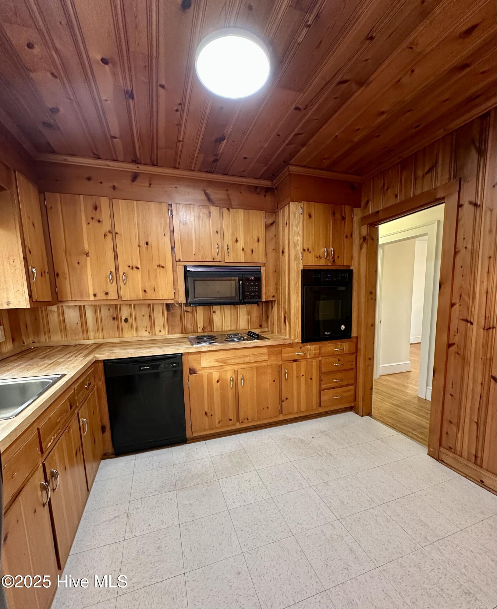 101 South Main Street Bath, NC 27808 - Photo 8 of 26 Kitchen