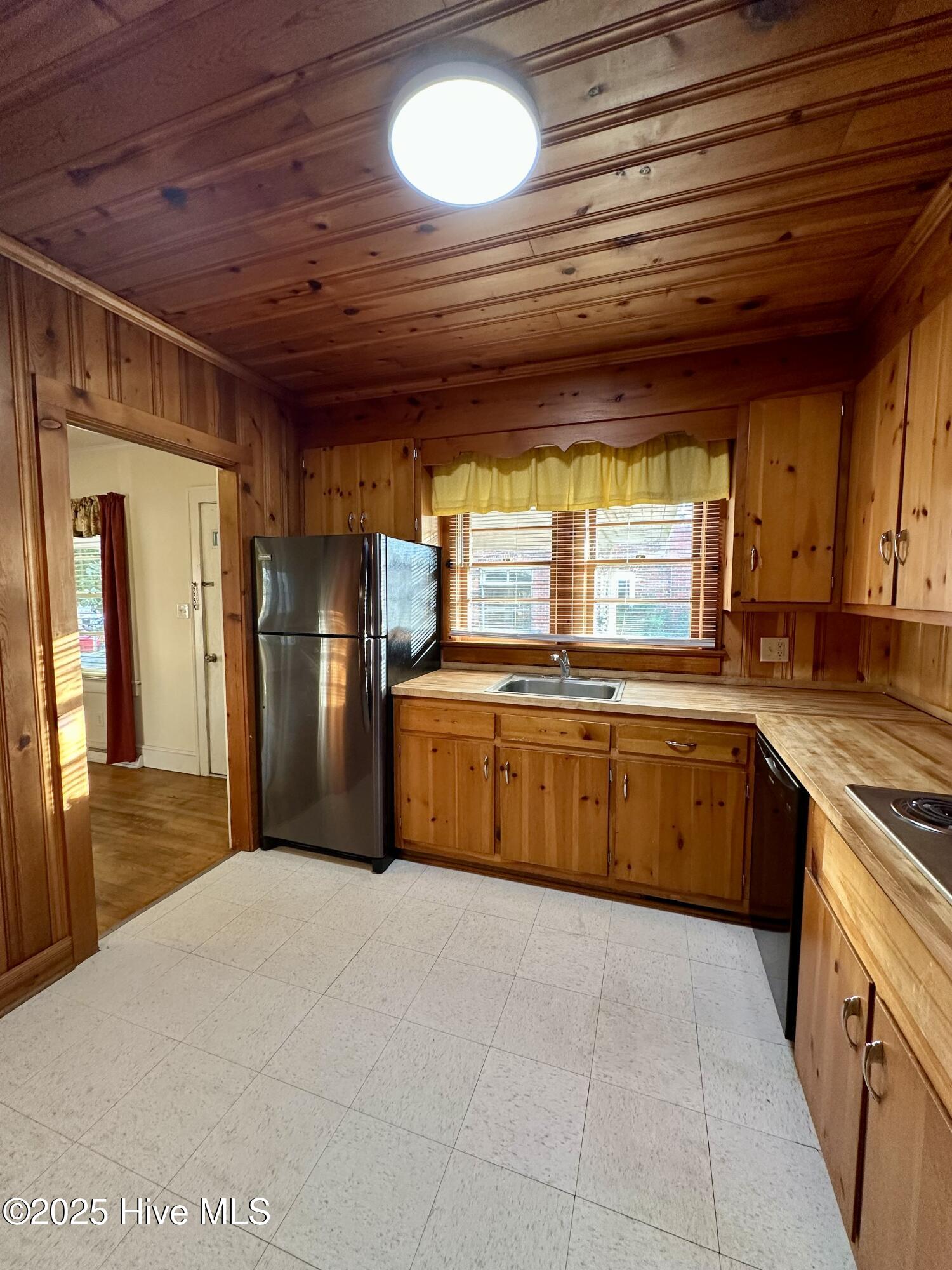 101 South Main Street Bath, NC 27808 - Photo 9 of 26 Kitchen2