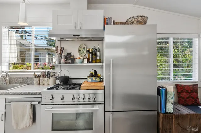 $2,300,000 | 40-42 Arenal Avenue, Stinson Beach, CA 94970