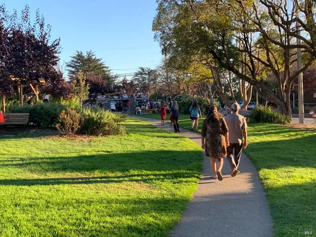 $2,300,000 | 40-42 Arenal Avenue, Stinson Beach, CA 94970