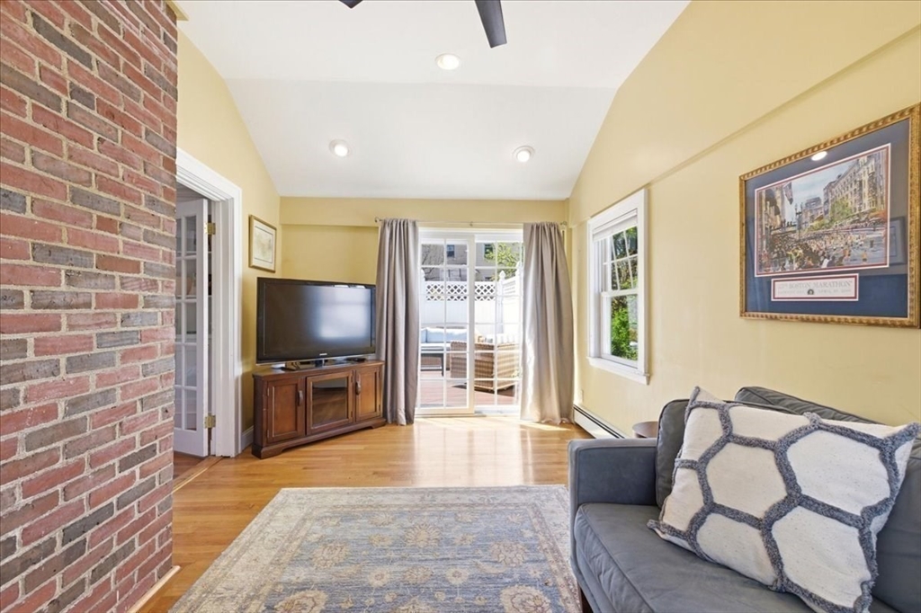 40 Woodard Road Boston, MA 02132 - Photo 10 of 27