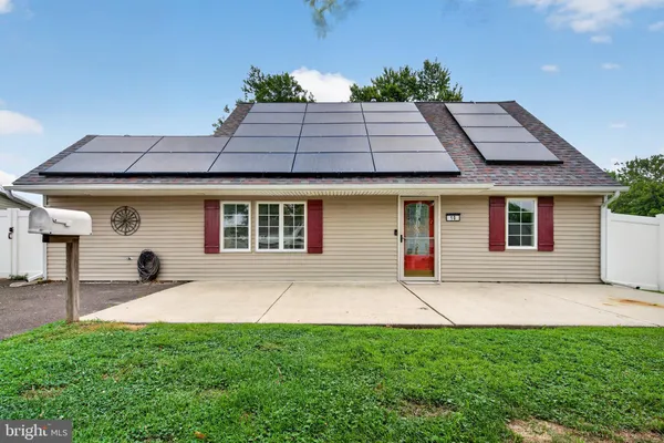 $429,900 | 10 Indian Red Road, Levittown, PA 19057