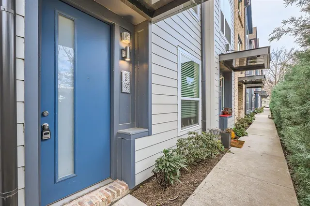 a view of a pathway with a house in front