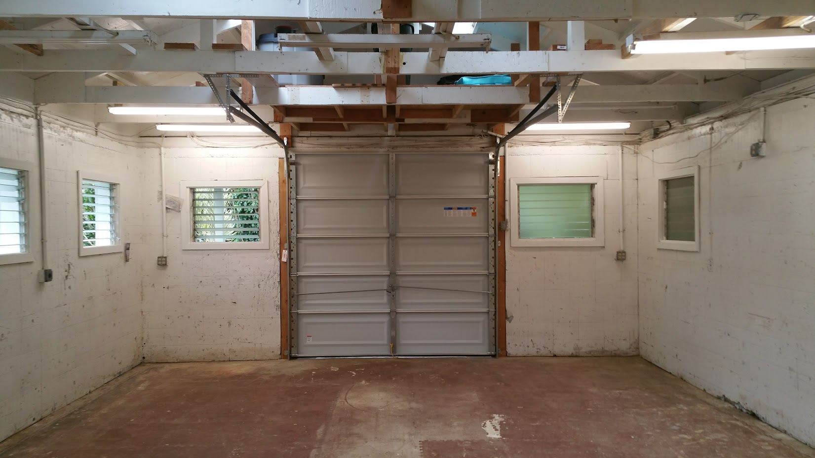 4906 Aliali Road Kapaa, HI 96746 - Photo 27 of 30 an empty room with windows